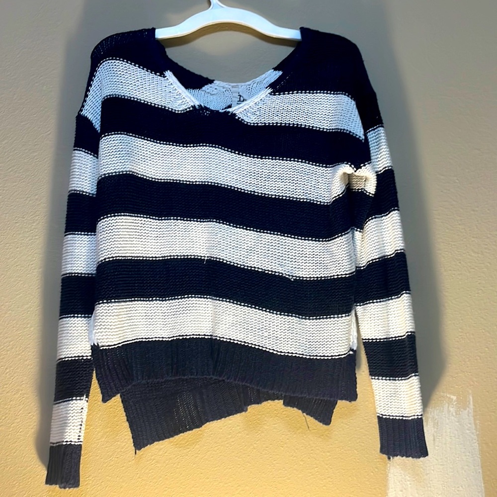 Navy blue and white stripes! Low V cut neck.